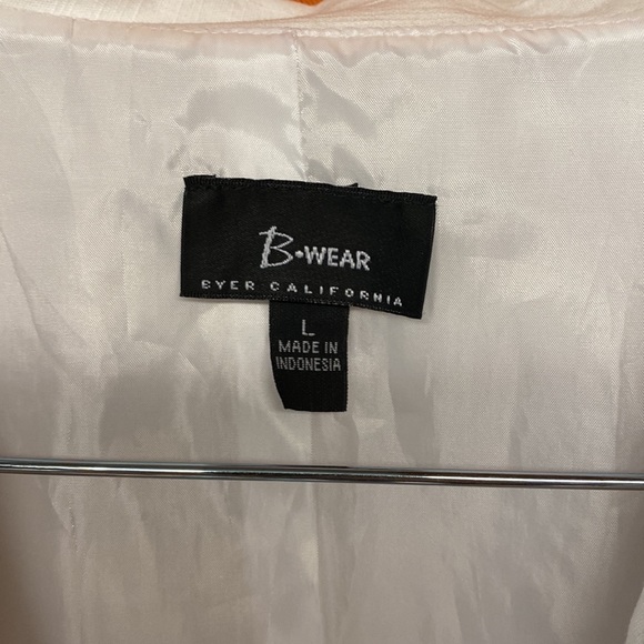 Blazer - Picture 3 of 4